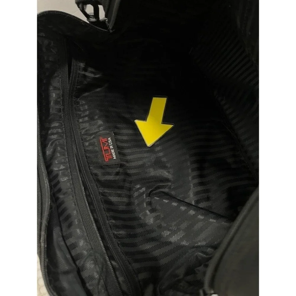 TUMI laptop Briefcase Style 223D3 Nylon Black Travel Career Business‎